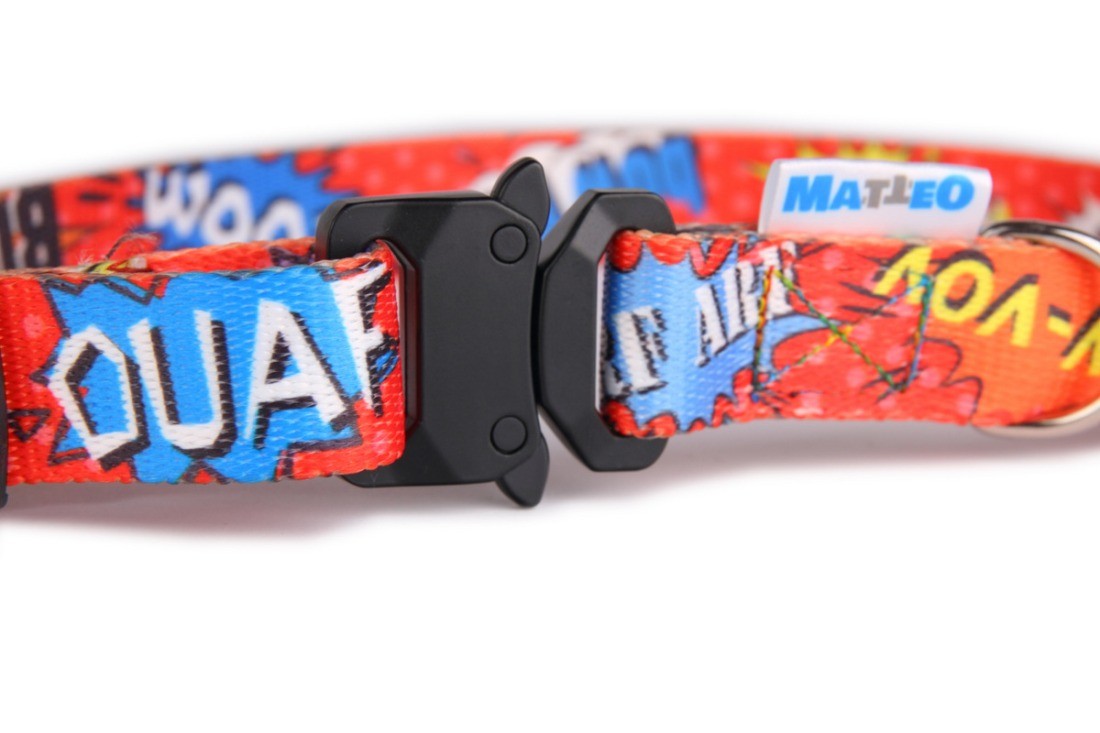 Collar With A Metal Buckle - Red Graffiti
